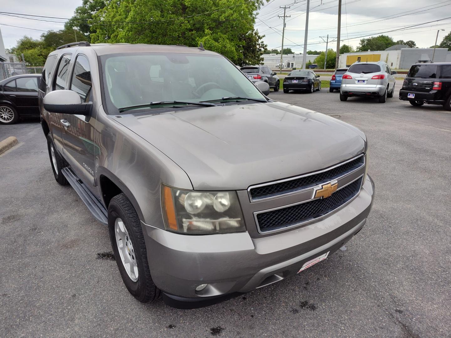 2007 Gray Chevrolet Tahoe (1GNFK13097R) , located at 5700 Curlew Drive, Norfolk, VA, 23502, (757) 455-6330, 36.841885, -76.209412 - Photo#4